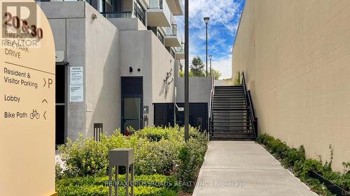 4210 - 30 Inn On The Park Drive, Toronto, ON - Outdoor