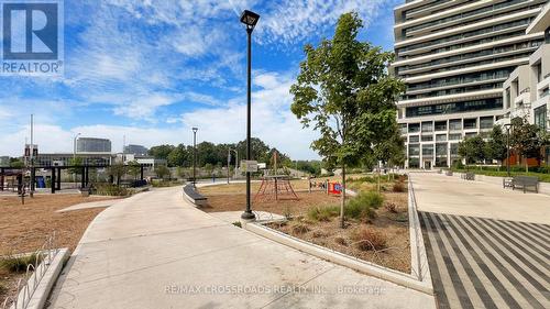 4210 - 30 Inn On The Park Drive, Toronto, ON - Outdoor