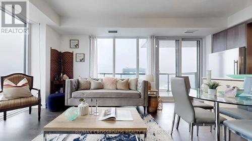 4210 - 30 Inn On The Park Drive, Toronto, ON - Indoor Photo Showing Dining Room