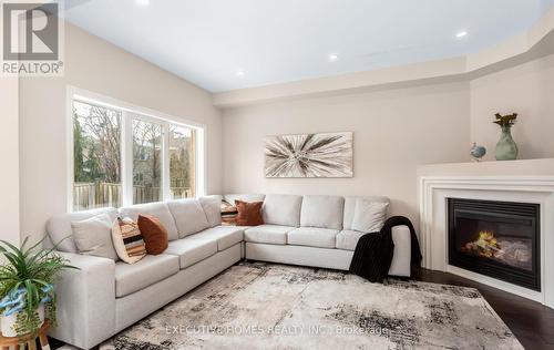 5352 Snowbird Court, Mississauga, ON - Indoor Photo Showing Living Room With Fireplace