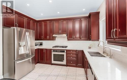 5352 Snowbird Court, Mississauga, ON - Indoor Photo Showing Kitchen With Double Sink