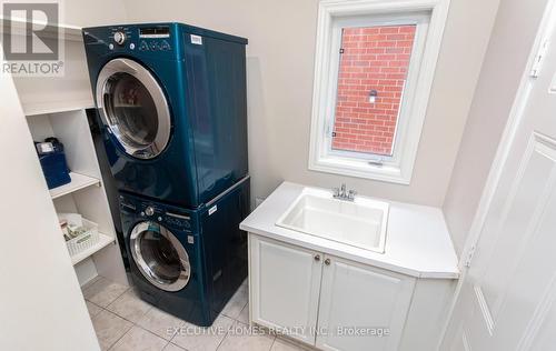 5352 Snowbird Court, Mississauga, ON - Indoor Photo Showing Laundry Room