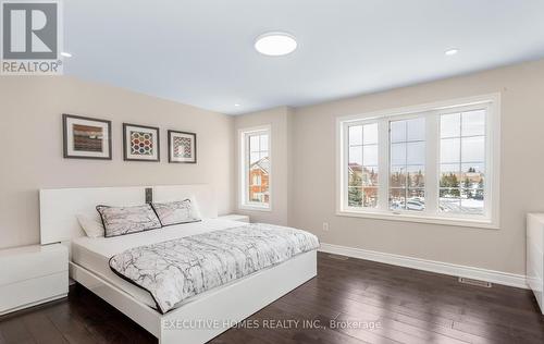 5352 Snowbird Court, Mississauga, ON - Indoor Photo Showing Bedroom