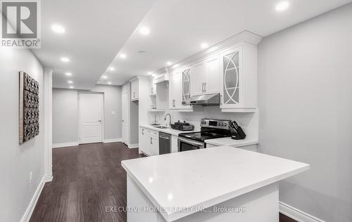 5352 Snowbird Court, Mississauga, ON - Indoor Photo Showing Kitchen