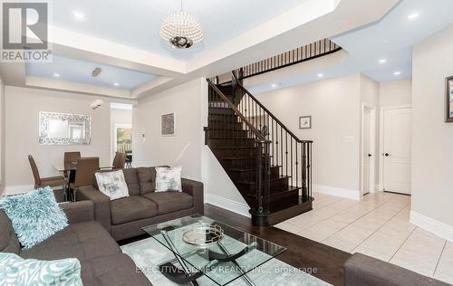 5352 Snowbird Court, Mississauga, ON - Indoor Photo Showing Living Room