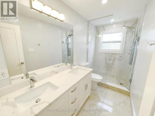 2nd Floor 4pc Main Bathroom - 4064 Teakwood Drive, Mississauga, ON - Indoor Photo Showing Bathroom