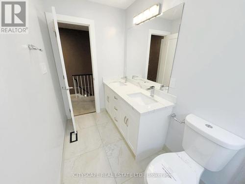 2nd Floor 4pc Main Bathroom - 4064 Teakwood Drive, Mississauga, ON - Indoor Photo Showing Bathroom