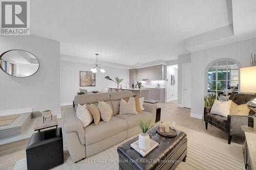 13 - 66 Long Branch Avenue, Toronto, ON - Indoor Photo Showing Living Room