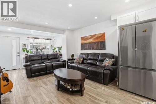 2179 Broder Street, Regina, SK - Indoor Photo Showing Living Room