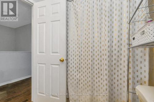 17 Glenhaven Private, Ottawa, ON - Indoor Photo Showing Bathroom