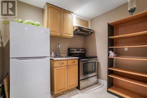 1810 South Sheridan Way, Mississauga, ON - Indoor Photo Showing Kitchen