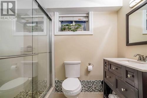 1810 South Sheridan Way, Mississauga, ON - Indoor Photo Showing Bathroom