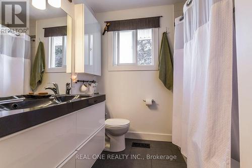 5222 Bromley Road, Burlington, ON - Indoor Photo Showing Bathroom