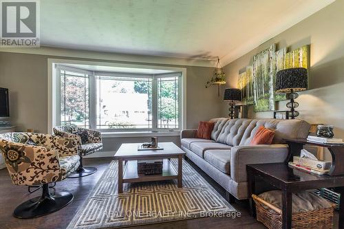 5222 Bromley Road, Burlington, ON - Indoor Photo Showing Living Room