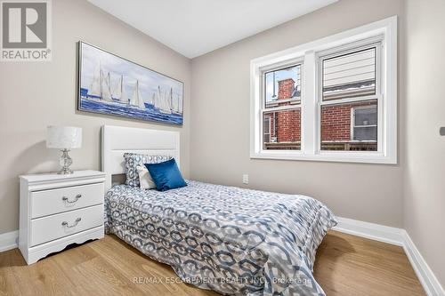 150 Brucedale Avenue E, Hamilton, ON - Indoor Photo Showing Bedroom