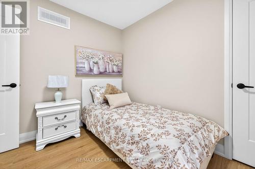 150 Brucedale Avenue E, Hamilton, ON - Indoor Photo Showing Bedroom