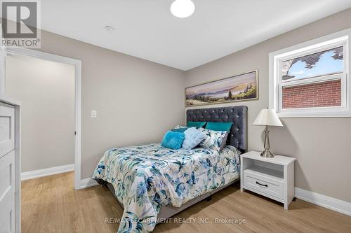 150 Brucedale Avenue E, Hamilton, ON - Indoor Photo Showing Bedroom