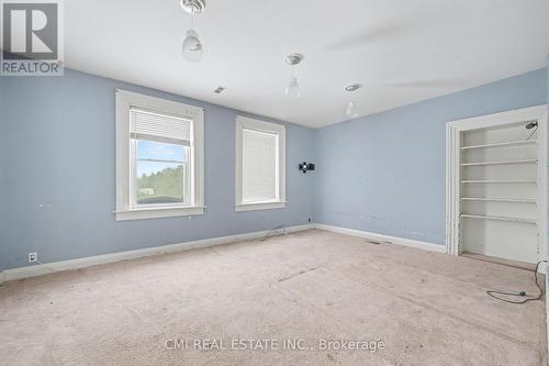 76 Main Street E, Mapleton, ON - Indoor Photo Showing Other Room