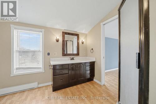 76 Main Street E, Mapleton, ON - Indoor Photo Showing Bathroom
