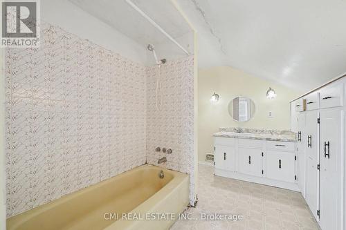 76 Main Street E, Mapleton, ON - Indoor Photo Showing Bathroom