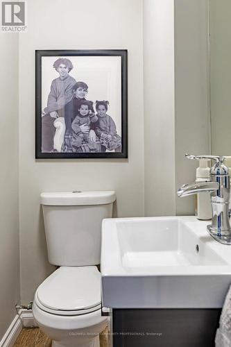 58 Chatham Street, Hamilton, ON - Indoor Photo Showing Bathroom