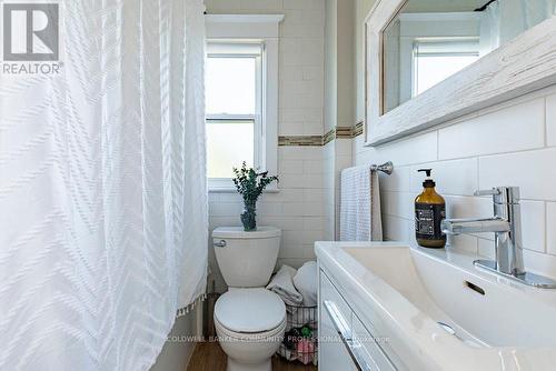 58 Chatham Street, Hamilton, ON - Indoor Photo Showing Bathroom