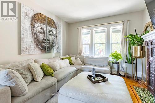58 Chatham Street, Hamilton, ON - Indoor Photo Showing Living Room