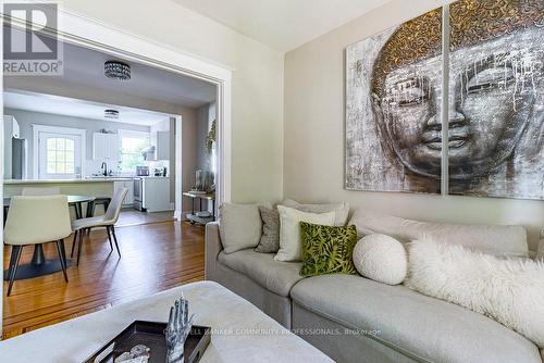 58 Chatham Street, Hamilton, ON - Indoor Photo Showing Living Room