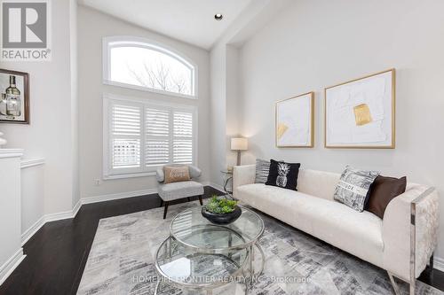 189 Frank Endean Road, Richmond Hill, ON - Indoor Photo Showing Living Room