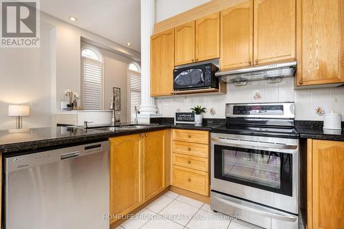 189 Frank Endean Road, Richmond Hill, ON - Indoor Photo Showing Kitchen