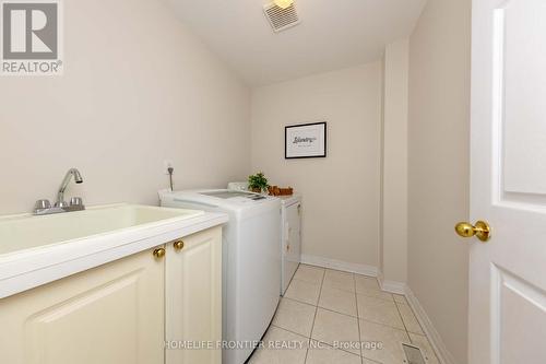 189 Frank Endean Road, Richmond Hill, ON - Indoor Photo Showing Laundry Room