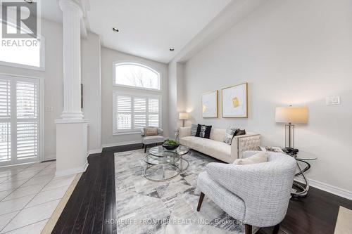 189 Frank Endean Road, Richmond Hill, ON - Indoor Photo Showing Living Room
