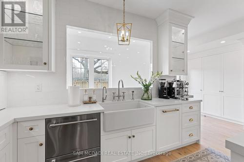 4 Iroquois Avenue, Mississauga, ON - Indoor Photo Showing Kitchen
