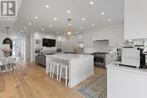 4 Iroquois Avenue, Mississauga, ON - Indoor Photo Showing Kitchen With Upgraded Kitchen