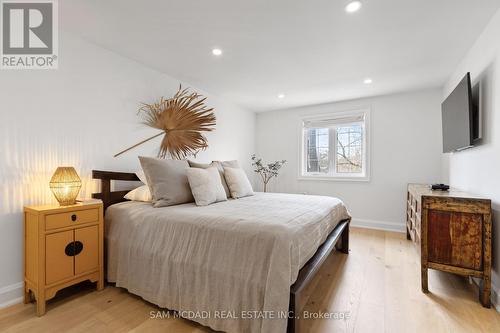 4 Iroquois Avenue, Mississauga, ON - Indoor Photo Showing Bedroom