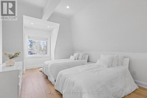 4 Iroquois Avenue, Mississauga, ON - Indoor Photo Showing Bedroom