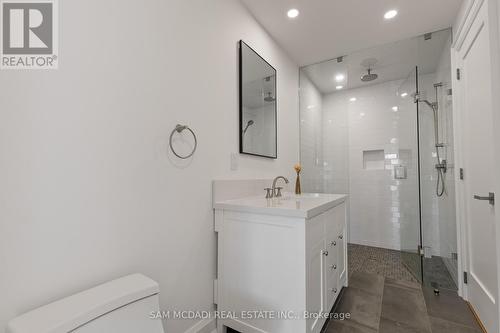 4 Iroquois Avenue, Mississauga, ON - Indoor Photo Showing Bathroom