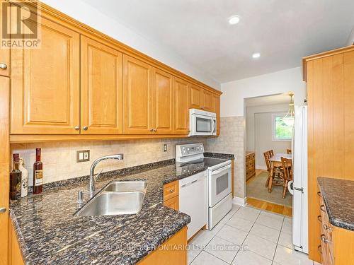 7223 Bendigo Circle, Mississauga, ON - Indoor Photo Showing Kitchen With Double Sink