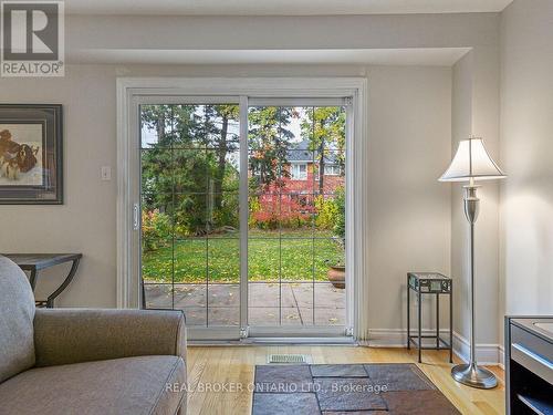 7223 Bendigo Circle, Mississauga, ON - Indoor Photo Showing Living Room