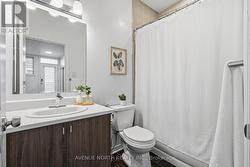 Main 4-pc Bathroom - 