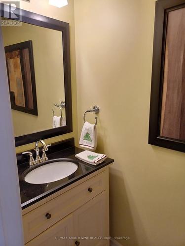 2179 Maplewood Drive, Burlington, ON - Indoor Photo Showing Bathroom