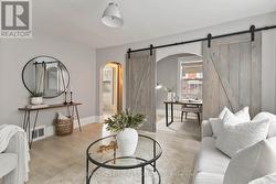 Bonus office space with barn doors - 