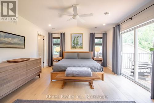 large primary suite with walk in closet & ensuite - 74 Montgomery Road, Welland (N. Welland), ON - Indoor Photo Showing Bedroom