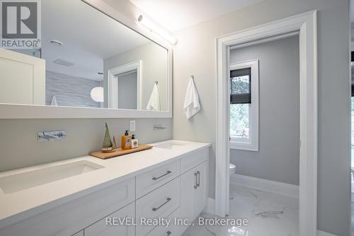 stunning primary ensuite - 74 Montgomery Road, Welland (N. Welland), ON - Indoor Photo Showing Bathroom