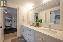 jack and jill bathroom - 