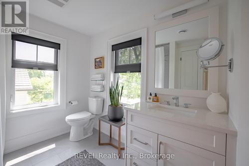 full 3rd bathroom in upper level - 74 Montgomery Road, Welland (N. Welland), ON - Indoor Photo Showing Bathroom