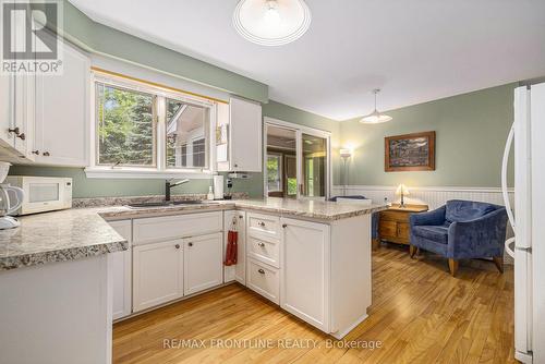 12 Glenview Crescent, Perth, ON - Indoor Photo Showing Kitchen
