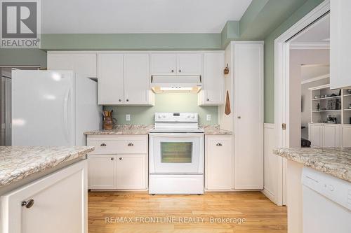 12 Glenview Crescent, Perth, ON - Indoor Photo Showing Kitchen