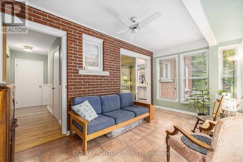 12 Glenview Crescent, Perth, ON - Indoor Photo Showing Living Room