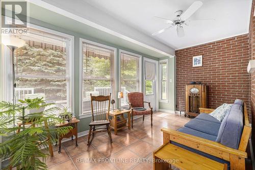 12 Glenview Crescent, Perth, ON - Indoor Photo Showing Living Room